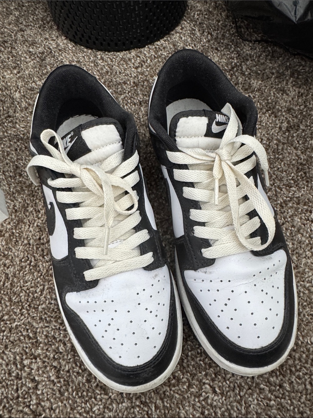 Nike Men’s Black and White Low-Top Sneakers